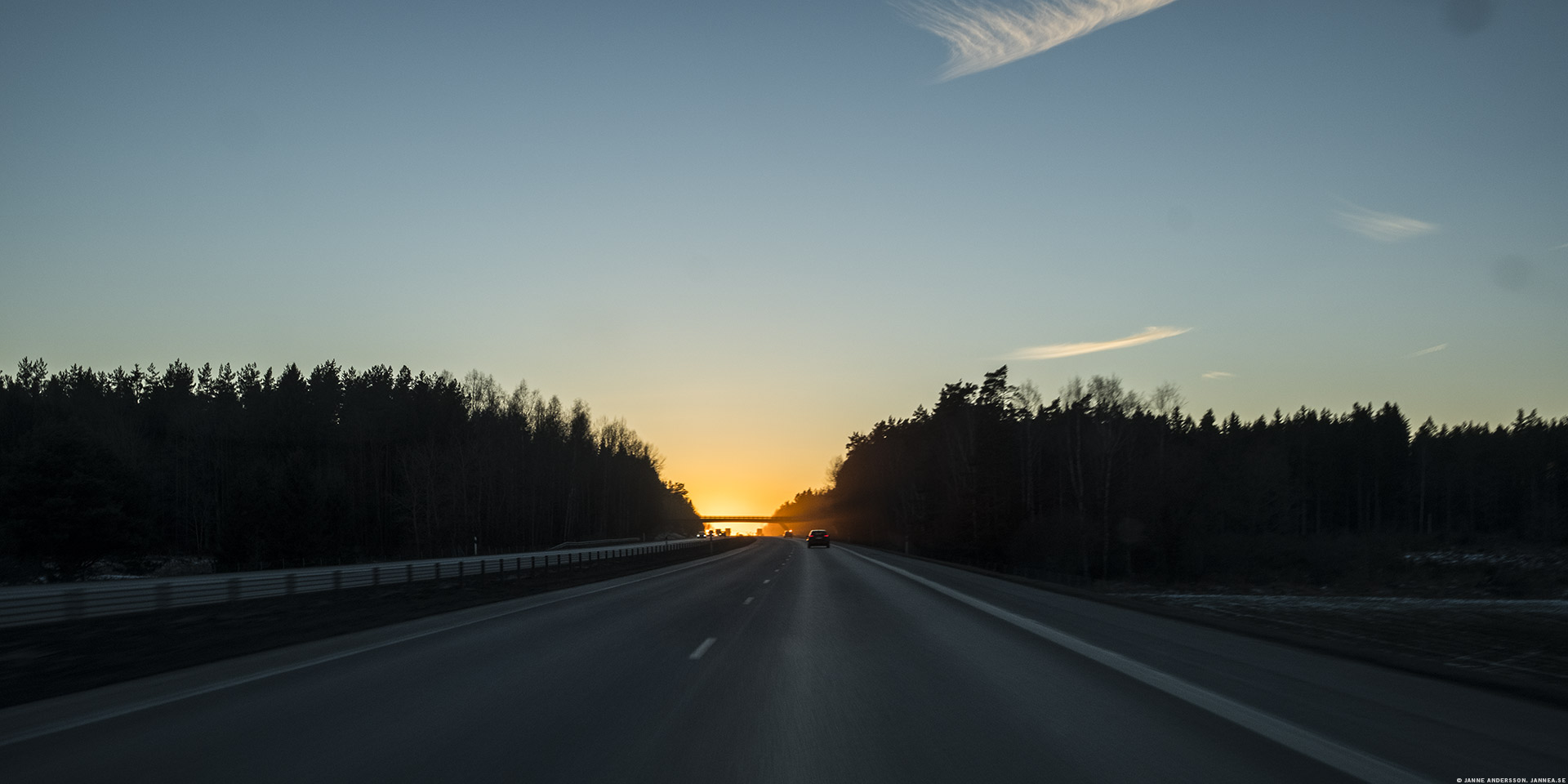Motorväg i solnedgång | © Janne A