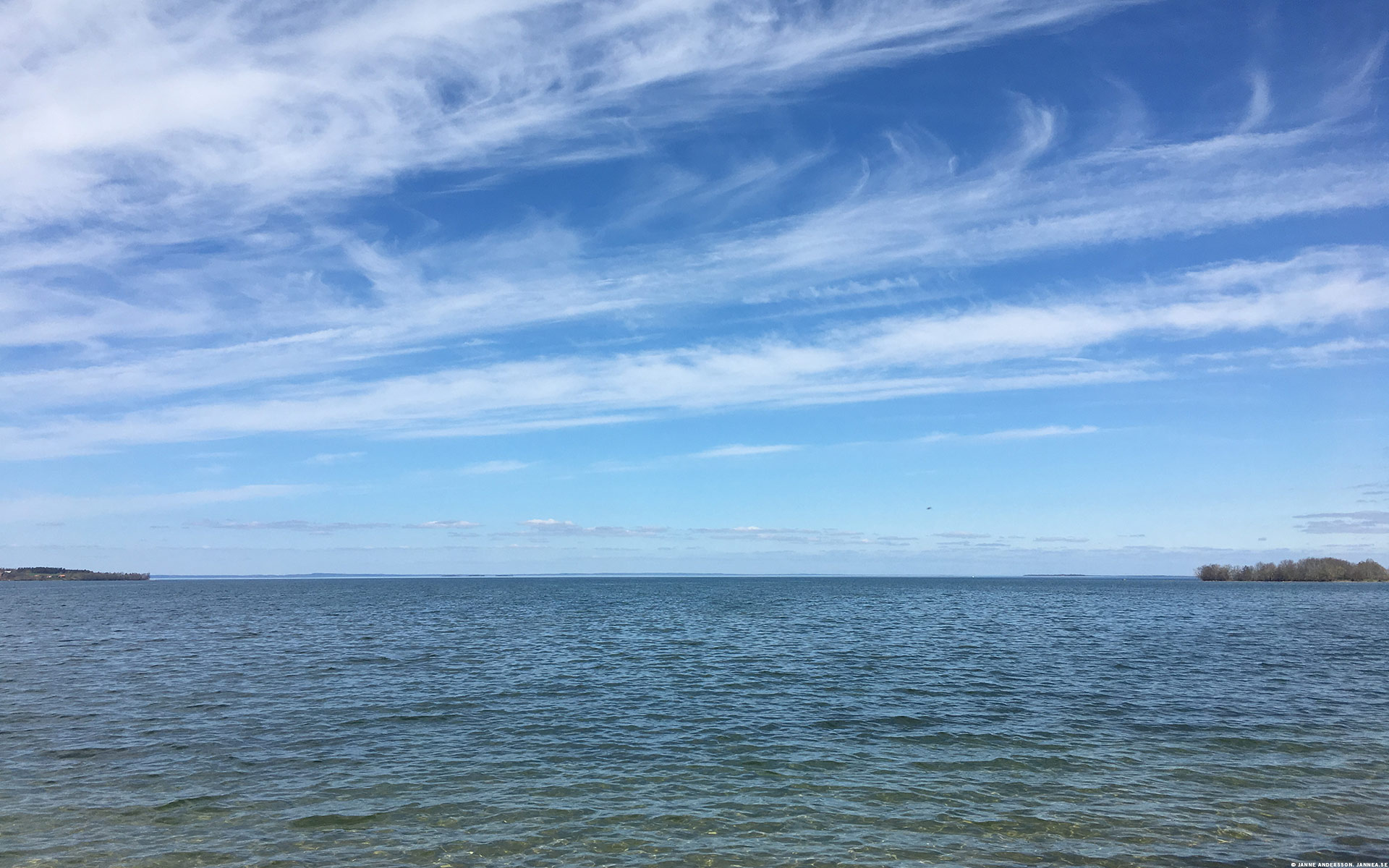 Strålande solskensväder över Vadstena och Vättern | © Janne A