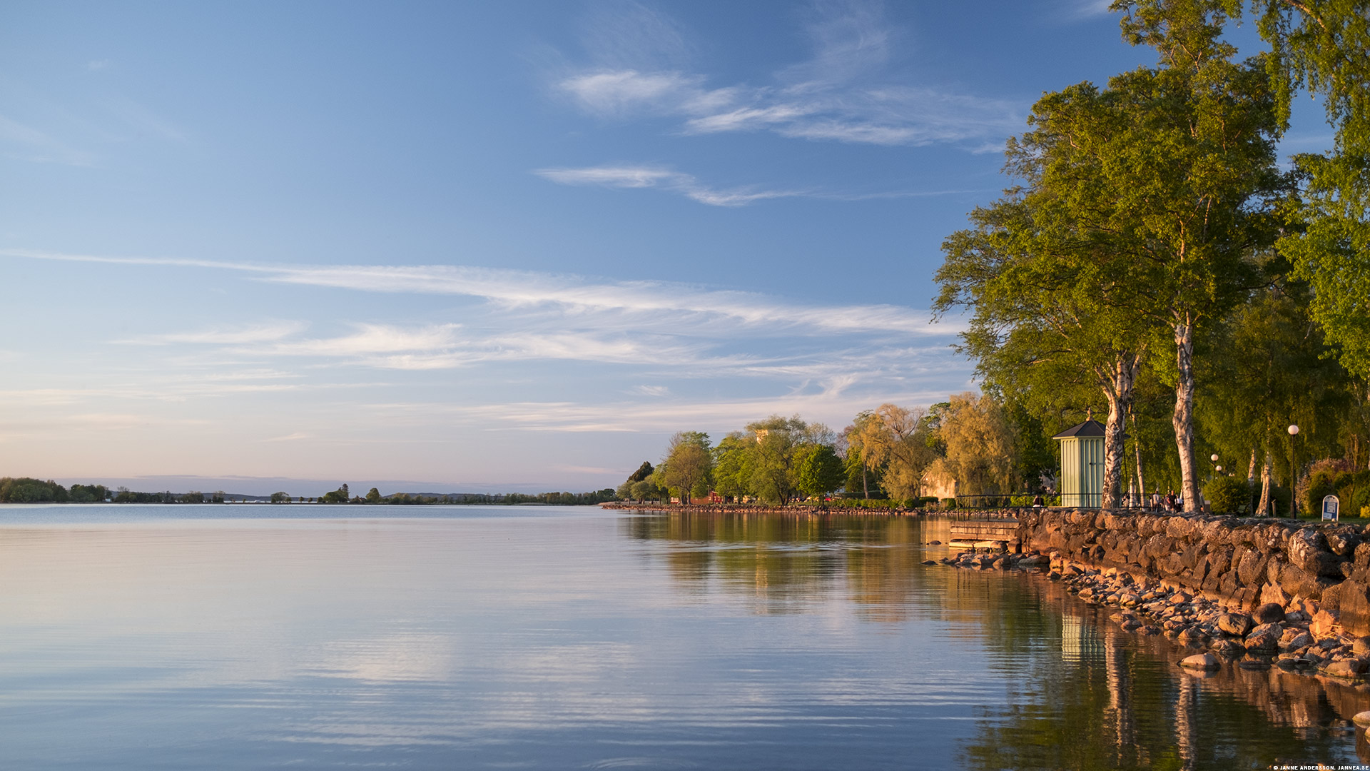 Strandpromenaden i Vadstena och Vättern | © Janne A