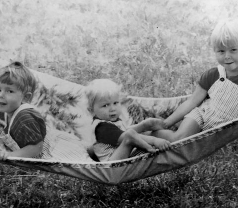Tre små bröder i barndomen | © Janne A