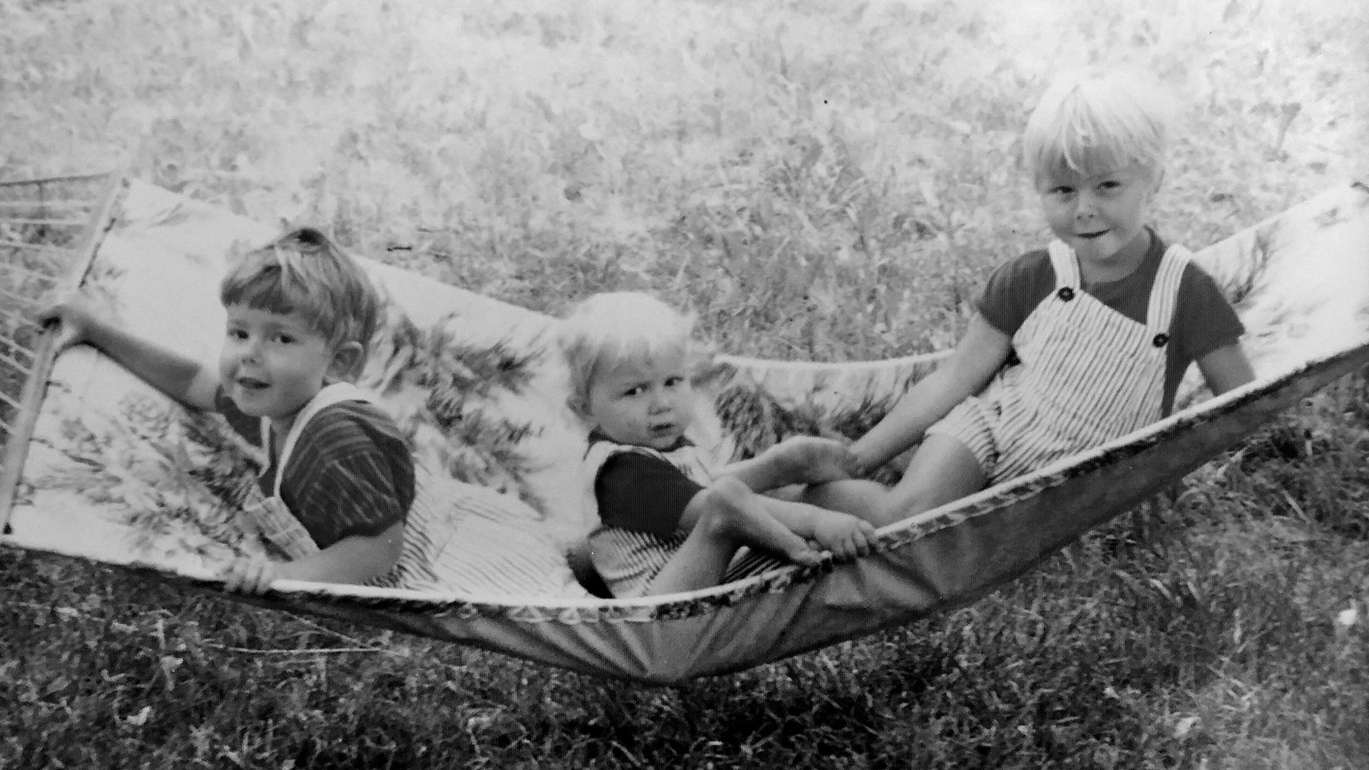 Tre små bröder i barndomen | © Janne A