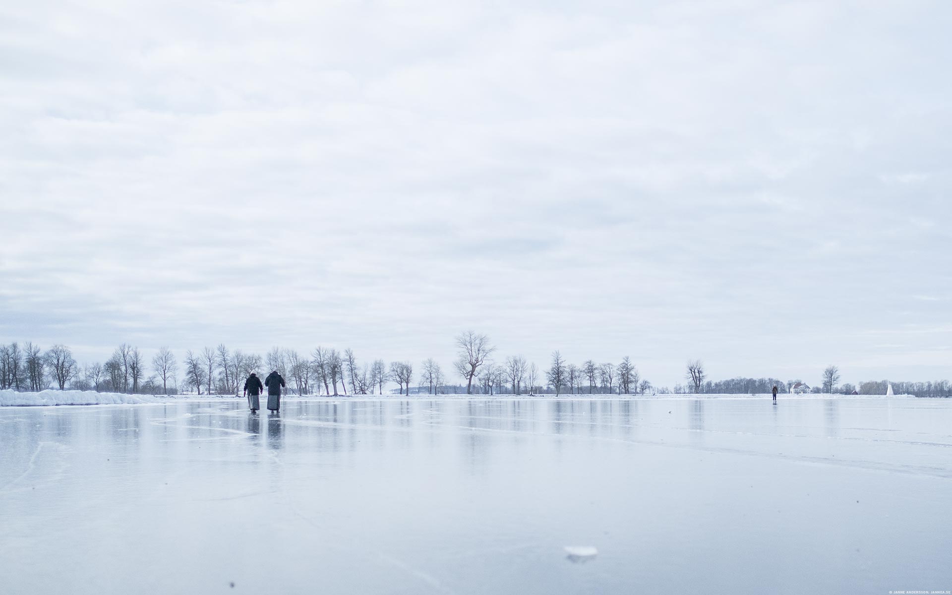 Nunnor ute på hal is | © Janne A