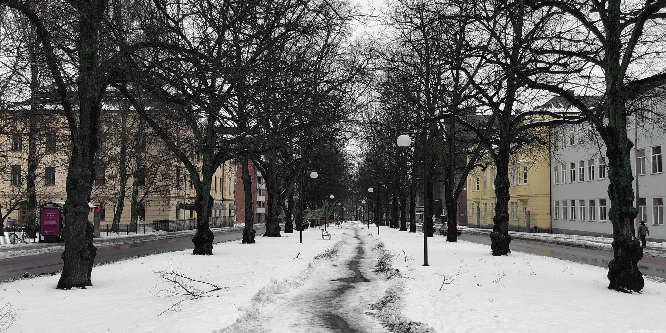 Snöslask i Linköping och en liten bil med växelspak | © Janne A