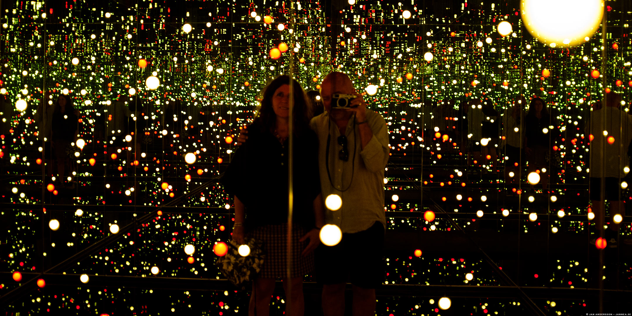 Yayoi Kusamas installation ”Gleaming Light of the Souls” på Louisiana
