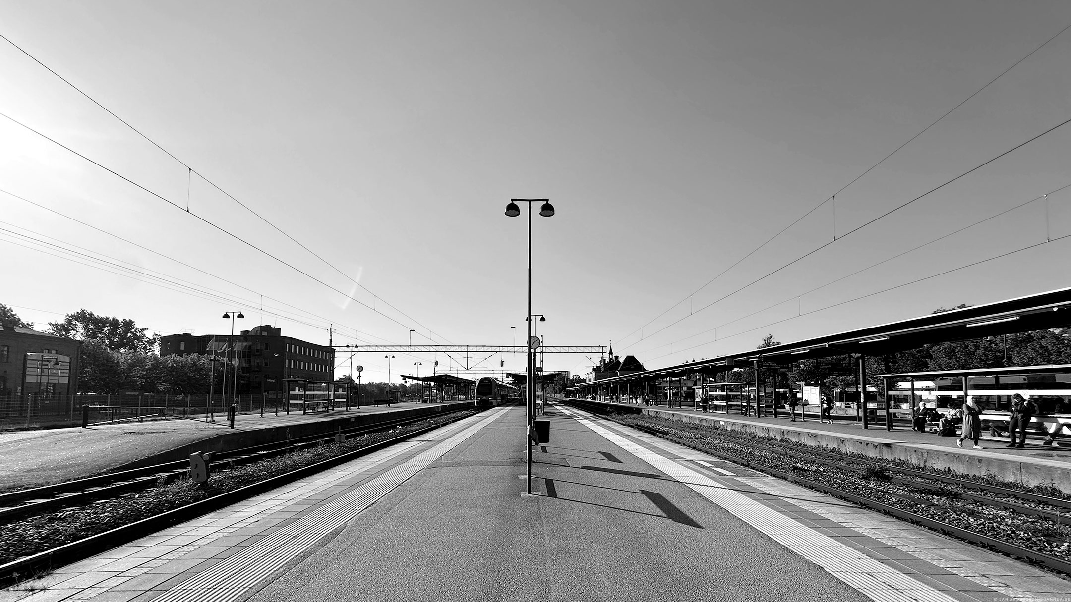 Man åker till Stockholm och gör saker i ett rum